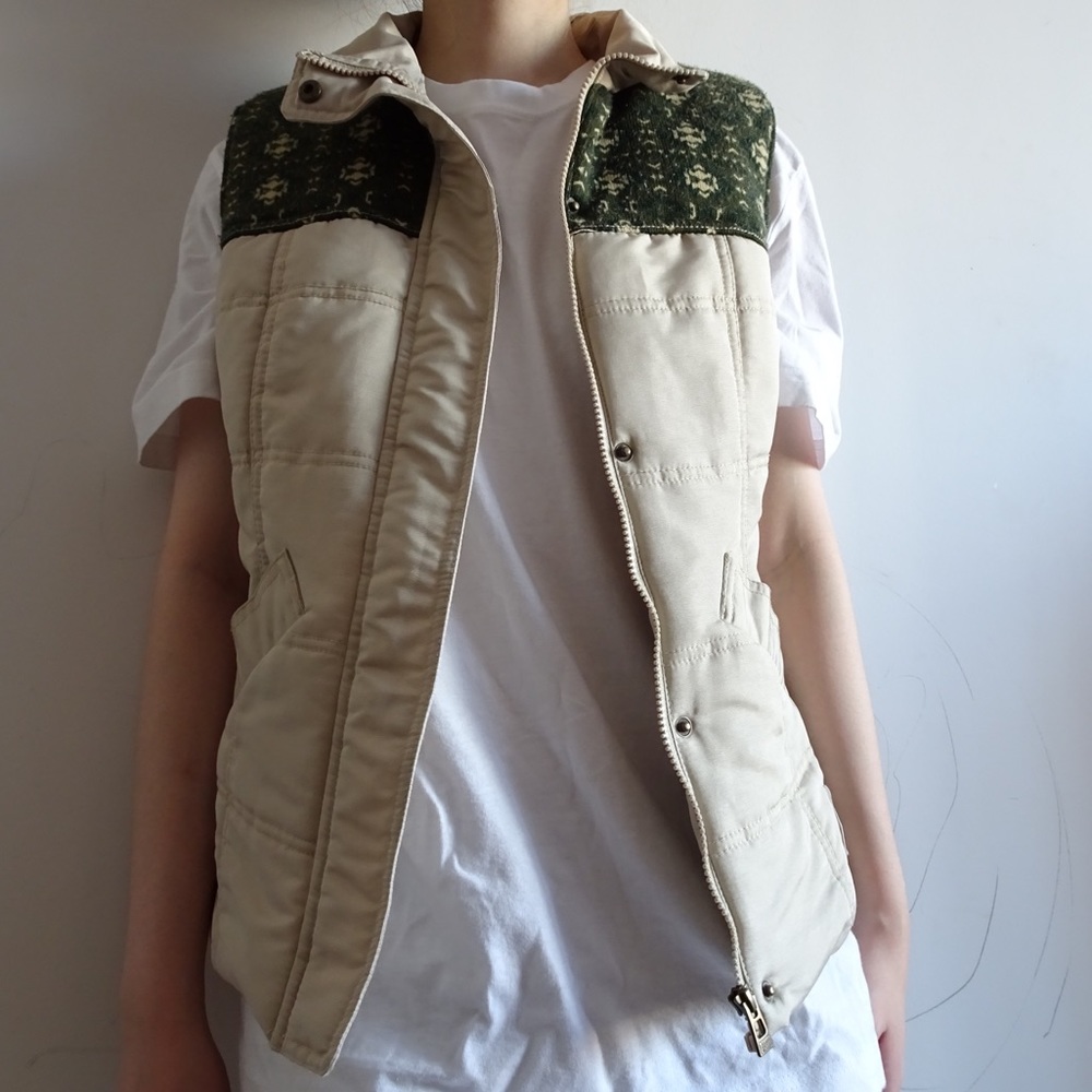 NO SLEEVE PUFF JACKET